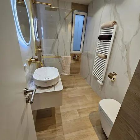 Zu Gast Im Goldparadies, Apartamento